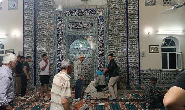 Hasar gören camide inceleme yapmak isteyen vatandaş malzeme düşmesi sonucu öldü