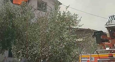 Hatay'da ev yangını: Anne kurtarılırken, 3 yaşındaki çocuk hastaneye kaldırıldı
