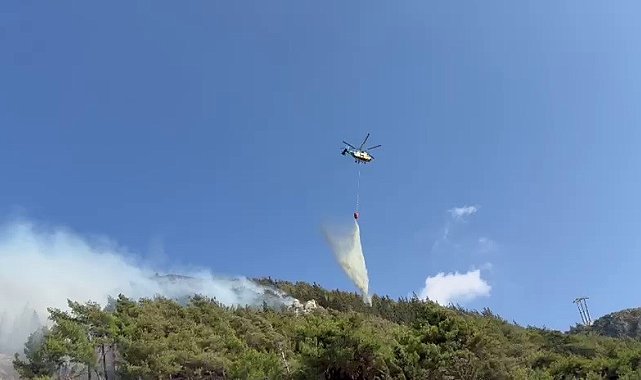 Hatay'da orman yangınına havadan ve karadan müdahale sürüyor