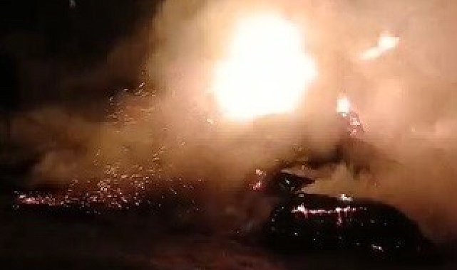 Hatay'da samanlıkta çıkan yangını itfaiye söndürdü