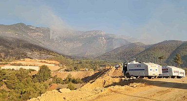 Hatay'da yangın bölgesine yakın mesafedeki 2 mahallede bin 115 kişi tahliye edildi