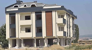 Havalandırma boşluğuna düşen inşaat işçisi ağır yaralandı