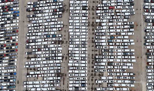 Haydarpaşa Limanı'nda binlerce ithal sıfır araç havadan görüntülendi