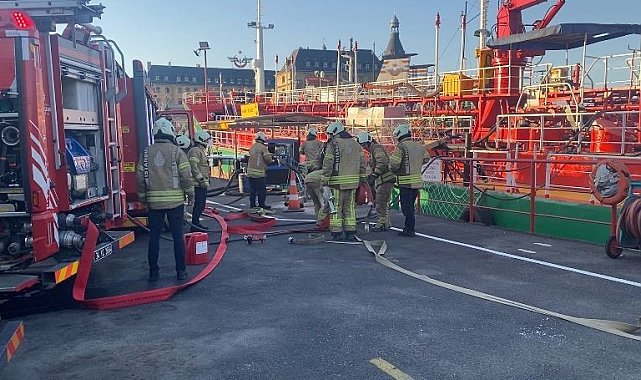 Haydarpaşa Limanı'nda yakıt ikmal gemisinde yangın