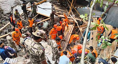 Hindistan'da sel felaketinde ölü sayısı 60'a yükseldi