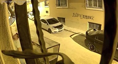 Hırsızlık yapmaya kalkıştı, alarmın çalmasıyla böyle kaçtı
