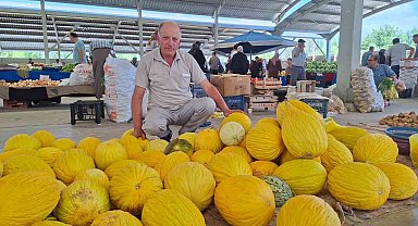Hisarcık'ta yerli kavun 20 TL'den tezgâhta yerini aldı