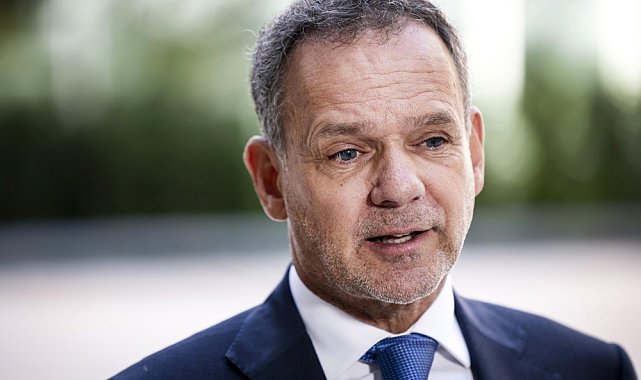 Hollandalı Bakan Veldkamp, hükümetinin İsrail'e yönelik yaptırımlarda anlaşamaması üzerine istifa etti