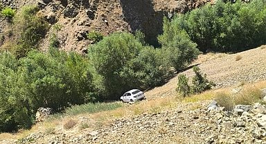 İçerisinde 4 İtalyalının bulunduğu Otomobil uçuruma yuvarlandı: 4 yaralı