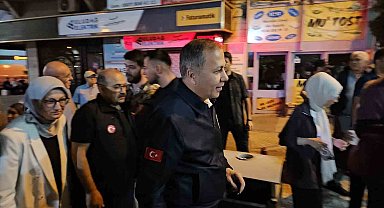 İçişleri Bakanı Ali Yerlikaya 6.1'lik depremin yaşandığı Sındırgıda açıklamalarda bulundu