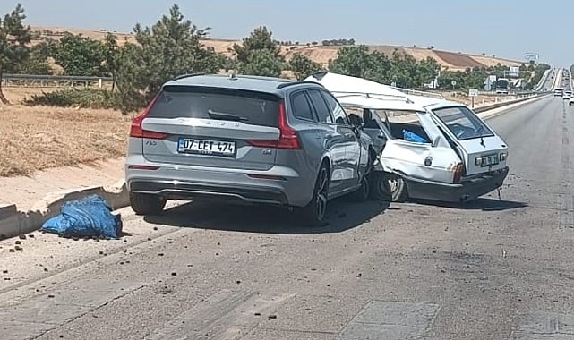 İki aracın çarpıştığı trafik kazansında: 1'i ağır 6 yaralı