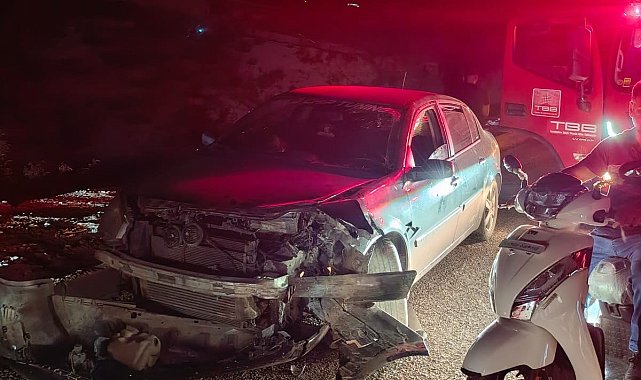 İki otomobil kafa kafaya çarpıştı: 2 yaralı