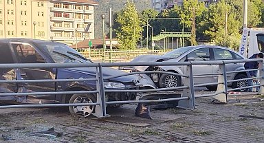 İki otomobilin çarpıştığı kazada 4 kişi yaralandı