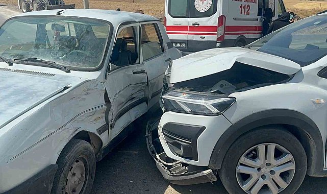 İki otomobilin çarpıştığı kazada 5 kişi yaralandı