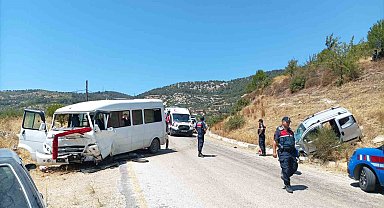 İncir işçilerini taşıyan minibüs ticari araç ile çarpıştı: 3'ü ağır 8 yaralı