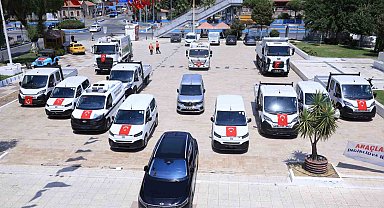 İncirliova Belediyesi 10 yeni hizmet aracını tanıttı