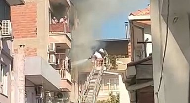 İncirliova'da yangın çıktı, 2 kişi dumandan etkilendi