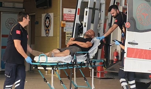 İnegöl'de kum yüklü tır devrildi: Sürücü yaralandı