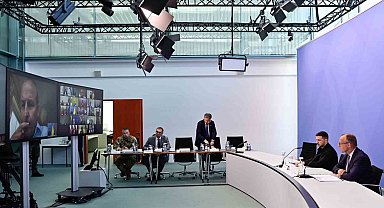 İngiltere, Fransa ve Almanya liderlerinden ateşkesi reddetmesi halinde Rusya'ya yaptırımların artırılması çağrısı