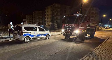 İnşaat malzemelerinin yanındaki otluk alan ateşe verildi