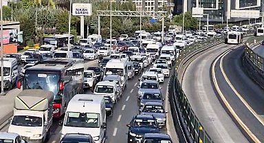 İntihar için üst geçide çıktı, E-5'i kilitledi