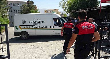 İş makinesinin altında kalan operatör hayatını kaybetti