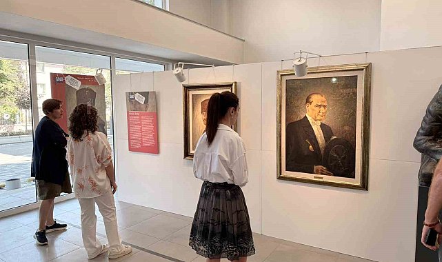 İş Sanat, Anadolu Sergileri ile Büyük Zafer'in 103. yıldönümünde Kocatepe'de