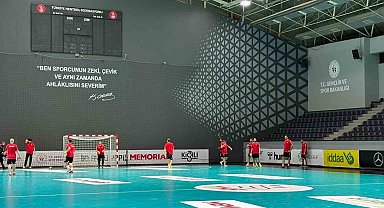İşitme Engelliler A Milli Erkek Hentbol Takımı, olimpiyat hazırlıklarını sürdürüyor