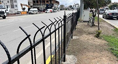 İskenderun'da ölümcül kazalara karşı orta refüje demir korkuluk