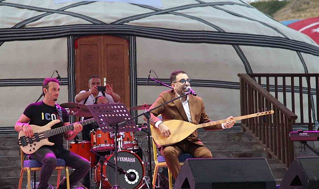 İsmail Altunsaray Ahlat'ta sahne aldı