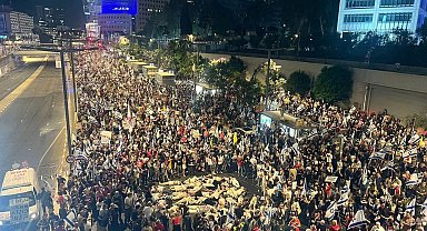 İsrail'de hükümet karşıtı gösteriler sürüyor: On binlerce kişi Netanyahu hükümetinin Gazze politikalarını protesto etti