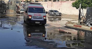 İsrail'in Han Yunus saldırısında kanalizasyon patladı, Nasser Hastanesi sular altında kaldı
