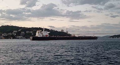 İstanbul Boğazı arızalanan petrol tankeri nedeniyle gemi trafiğine kapatıldı