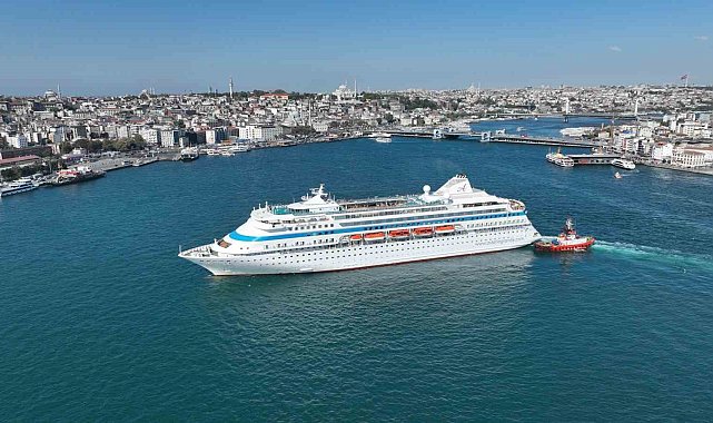 İstanbul'a Rusların dev yolcu gemisi geldi