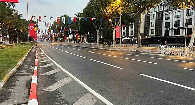 İstanbul'da 30 Ağustos Zafer Bayramı kutlamaları nedeniyle Vatan Caddesi trafiğe kapatıldı