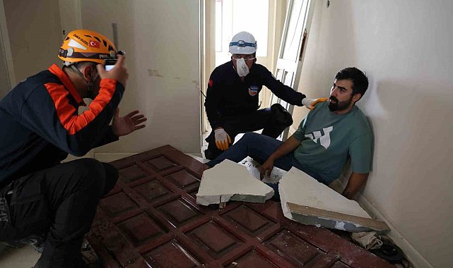 İstanbul'da gerçeği aratmayan deprem tatbikatı