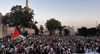 İstanbul'da "Gazze'ye Umut Işığı Ol" yürüyüşü: Binlerce kişi Ayasofya Camii'ne yürüdü