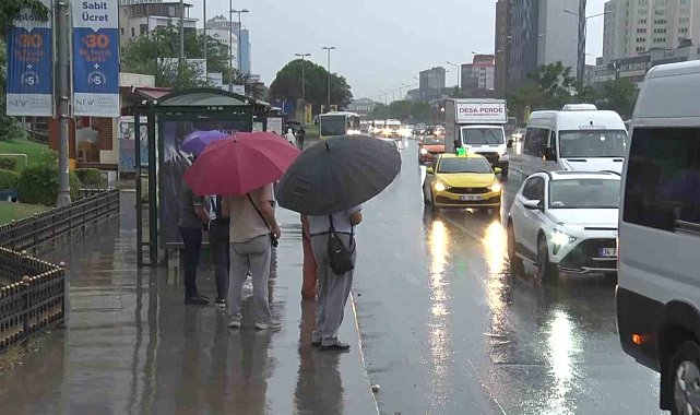 İstanbul'da sağanak yağış sabah saatlerinde de etkisini sürdürüyor