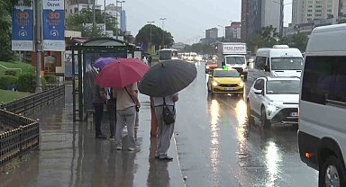 İstanbul'da sağanak yağış sabah saatlerinde de etkisini sürdürüyor