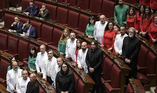 İtalya'da muhalif milletvekillerinden parlamentoda "Filistin" dayanışması