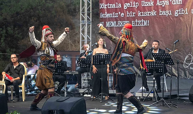 İzmir Bornova'da 30 Ağustos'un 103. yılı büyük coşkuyla kutlandı