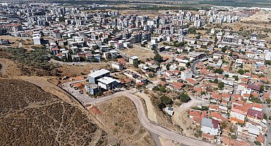 İzmir Çiğli'de yol ve park çalışmaları hız kesmeden sürüyor