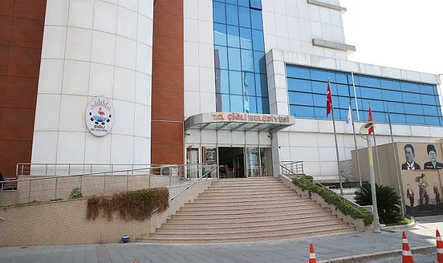 İzmir Çiğli'den üniversite öğrencilerine "Çiğli'nin Yıldızları" bursu