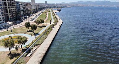 İzmir Körfezi'nin kokusu vatandaşı bezdirdi