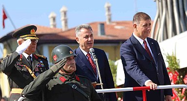 İzmir'de 30 Ağustos Zafer Bayramı coşkuyla kutlandı