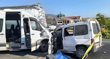 İzmir'de feci kaza: 1 ölü, 13 yaralı