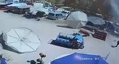 İzmir'de pazar şemsiyesi hamile kadın ve çocuğunun üzerine düştü