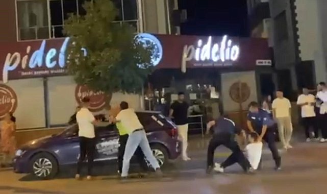 İzmir'de polise saldırı anı kamerada