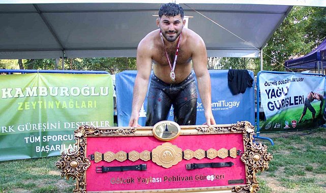 İzmir'in yağlı güreş şöleninde başpehlivan Erkan Taş oldu