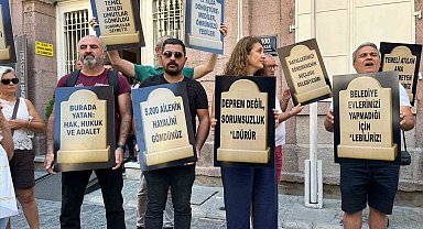 İzmirli kooperatif mağdurlarından Büyükşehir önünde mezar taşlı eylem